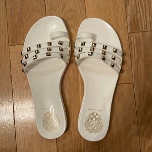 Brand new Vince Camuto slides in sz 6
